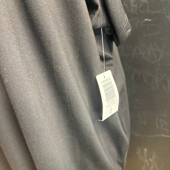 Torrid Graphic Tee Super Soft Knit Size 6X in Black - Picture 10 of 11